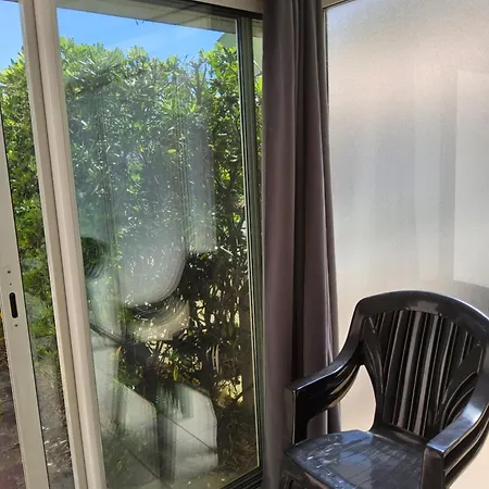 Les Pieds Dans L'eau