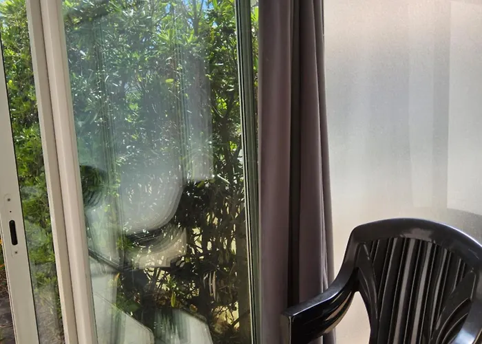 Les Pieds Dans L'eau